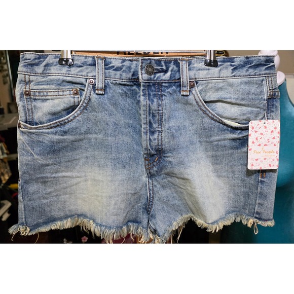 Free People Pants - Free People Camp Light Wash Denim Cutoff Shorts Size 29 NWT